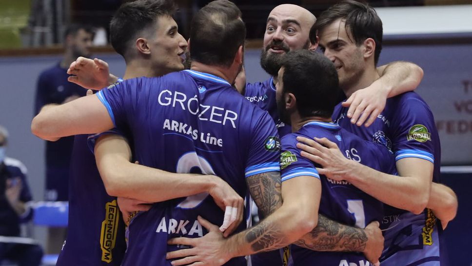 Георг Гроцер - Брадли Гънтър 31:31! Аркас на Николай Къртев с драматичен успех в Турция