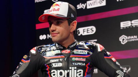 Шампионът в MotoGP счупи и другата си ръка, пропуска първия кръг