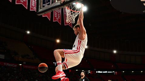  Везенков свети за Олимпиакос при рутинна победа 