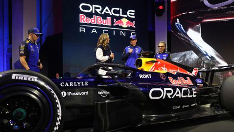  В Ред Бул са подготвени за безсънни нощи поради 90-годишното си закъснение 