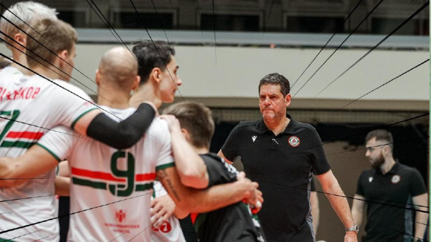 Супер Мони Николов с 14 точки (4 аса, 3 блока), Локомотив (Новосибирск) с победа №16