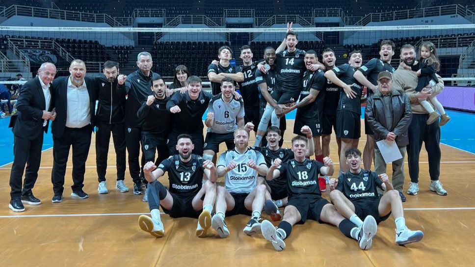 Българският волейболист Николай Колев и отборът на ПАОК Солун записаха