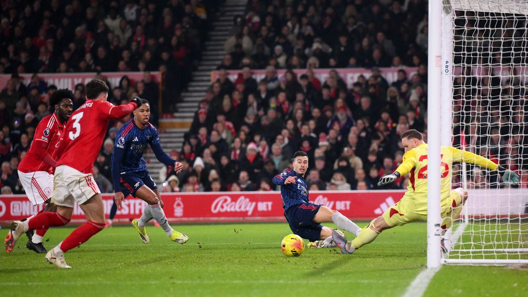 Арсенал не вкара гол на Нотингам, но увеличи преднината си