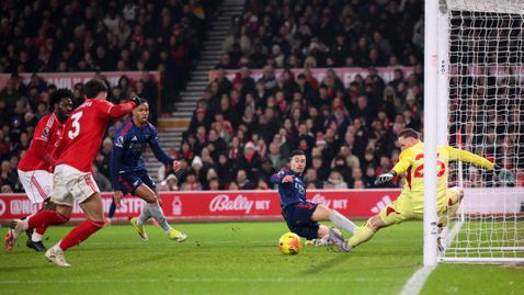 Арсенал не вкара гол на Нотингам, но увеличи преднината си