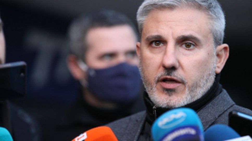 Павел Колев говори пред медиите