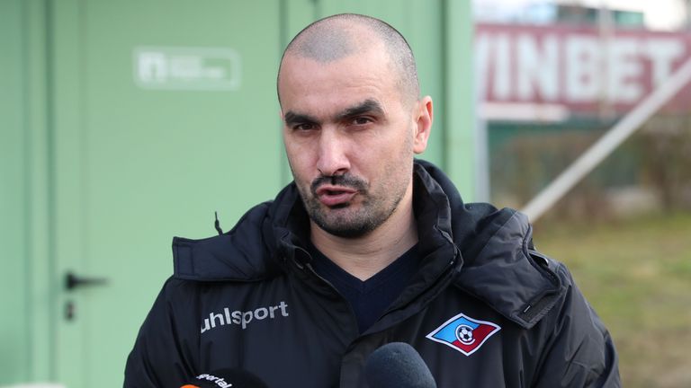 Спортният директор на Септември Кристиян Добрев говори пред медиите преди