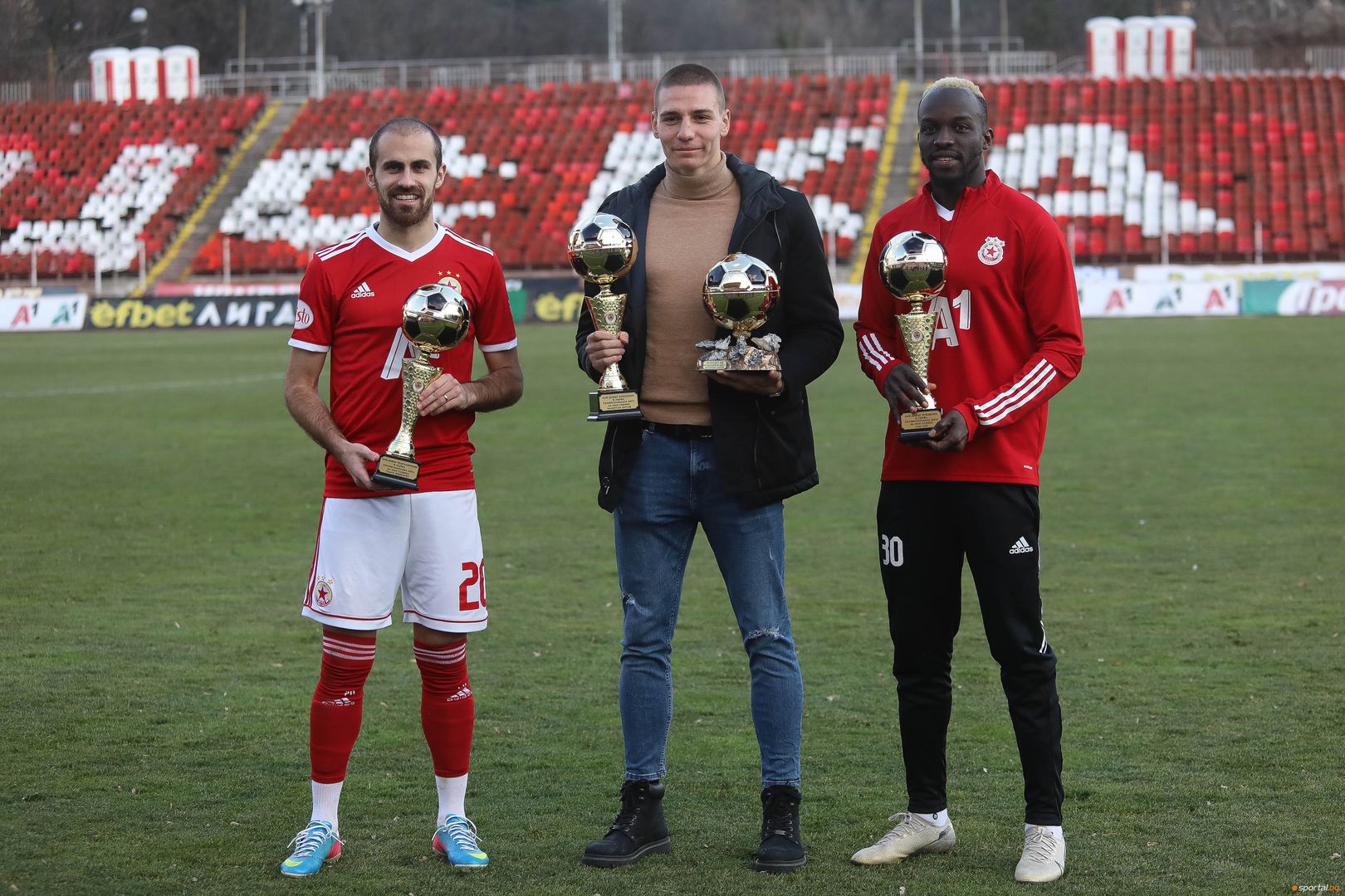 Награждаване на Валентин Антов, Тиаго Родригес и Али Соу от церемонията "Футболист на годината