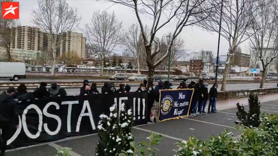 Фенове протестират при представянето на Петев като селекционер на Босна и Херцеговина