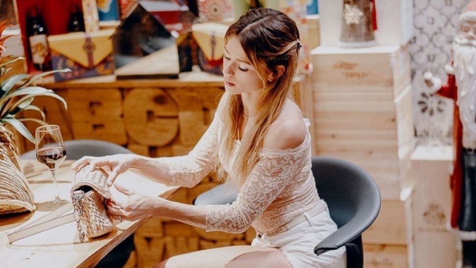 Камила Джорджи се показа по бельо от леглото