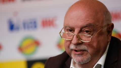 Феновете на Левски не искат Баждеков за директор