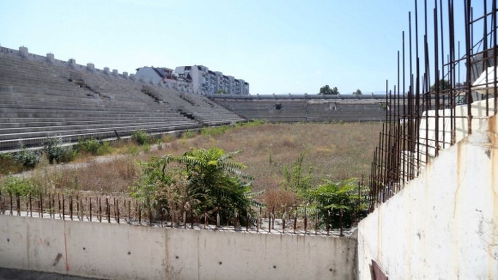 Кметът на Пловдив свиква комисия, за да се реши за седалките на "Колежа"