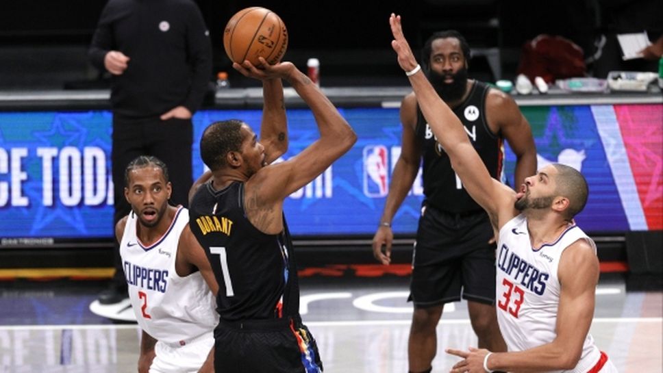 Кайри започна, а Дюрант и Хардън довършиха Клипърс в страхотен сблъсък