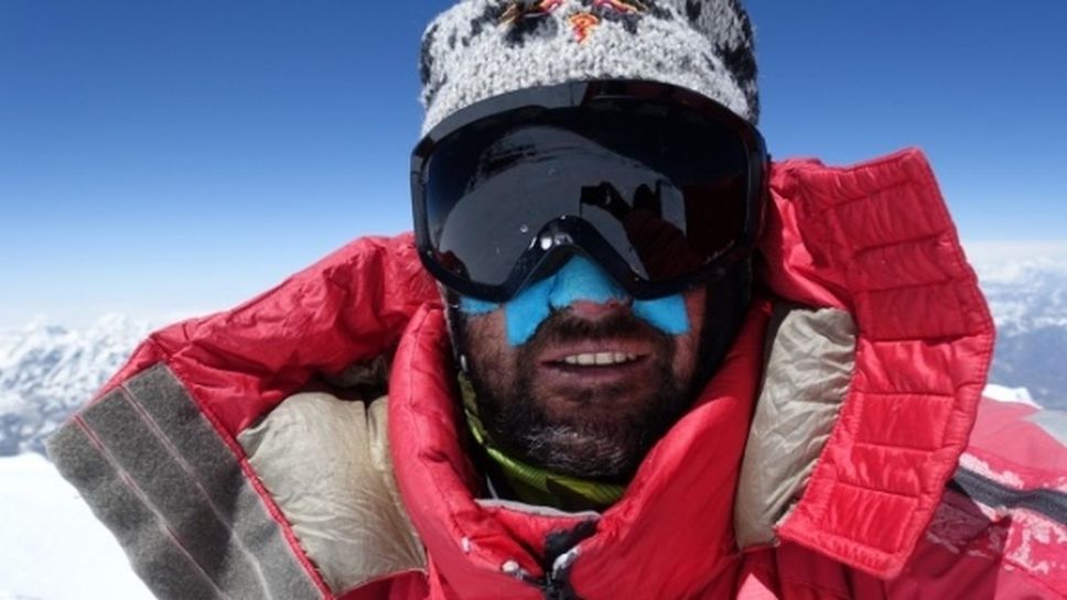 Ужас! Търсят Атанас Скатов под връх К2, след като полетял заради скъсано въже