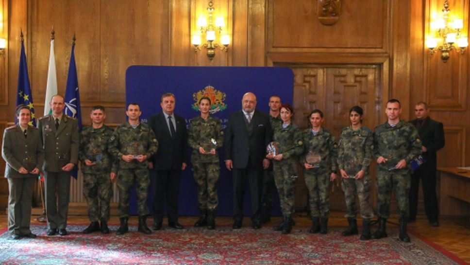 Министър Кралев и вицепремиерът Каракачанов наградиха най-добрите военнослужещи спортисти за 2020 г.