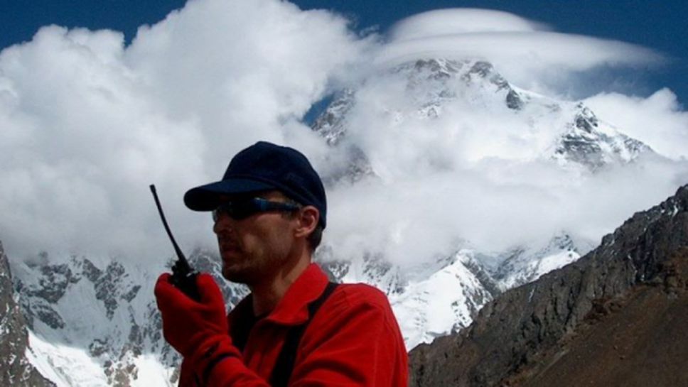 Единственият човек, изкачил трите ръба на Еверест: Участието в комерсиални експедиции не е алпинизъм