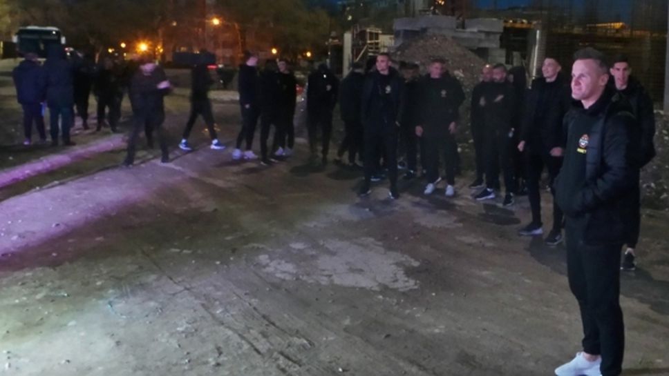Ботев (Пловдив) представи отбора, треньорът надъха играчите с реч (видео)