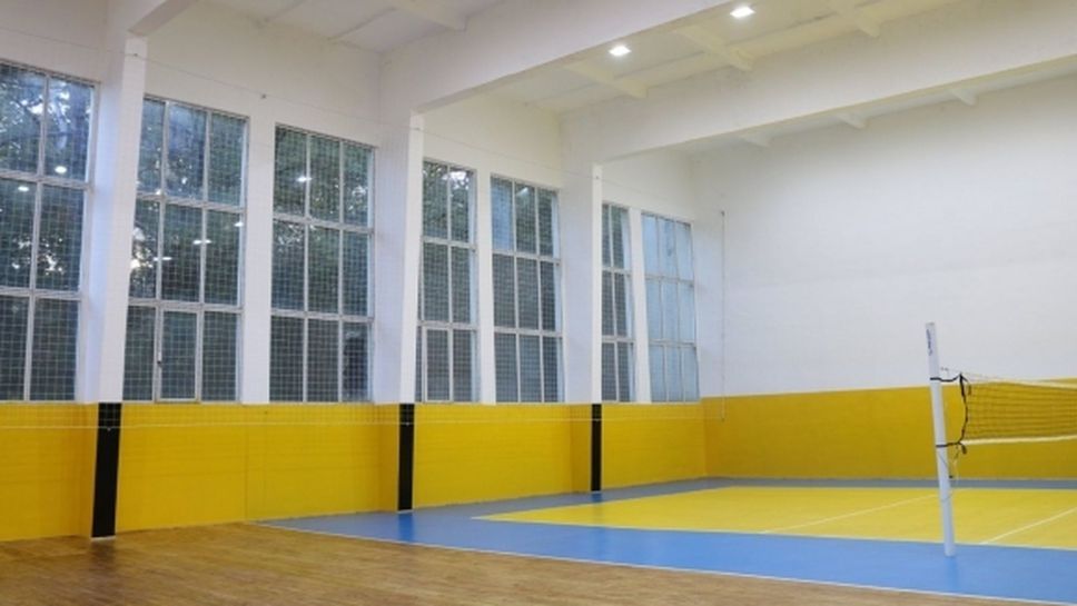 До дни започва монтиране на отоплението във волейболната зала в комплекс "Дружба" в Перник