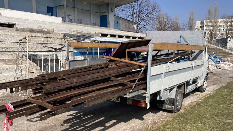  Спипаха нагли крадци на стадион 