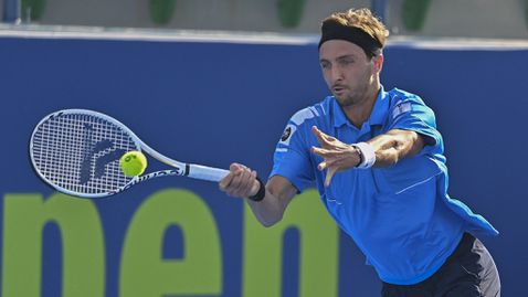 Артур Риндеркнех ще играе срещу братовчед си на финала в Шанхай