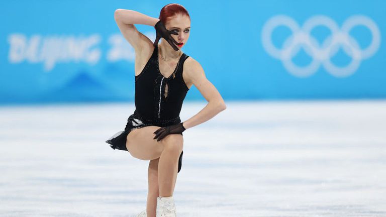 Сребърната медалистка по фигурно пързаляне от Олимпийските игри в Пекин