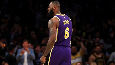 ЛеБрон Джеймс наниза 33 точки за обрат на Лейкърс