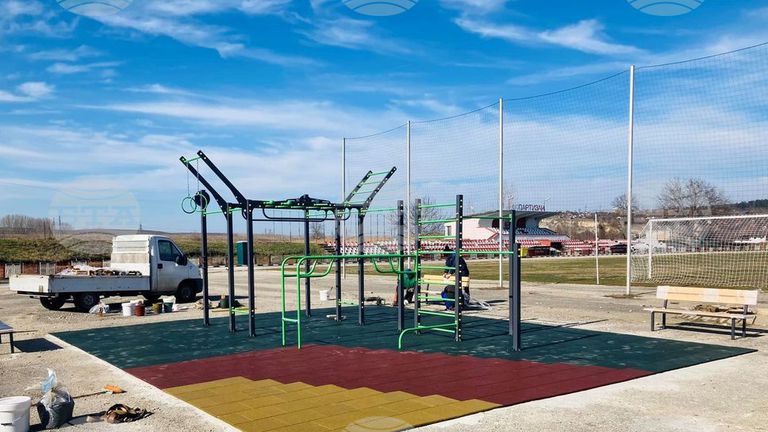 Площадка за стрийт фитнес е изградена в Червен бряг, съобщи