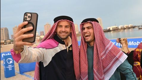 Григор, Алкарас, Джокович и Циципас играха тенис…върху камили