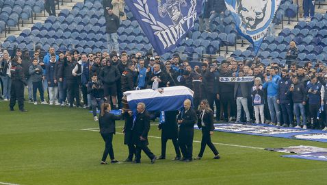 Тълпи от хора на "Драгао" за последно сбогом с Пинто да Коща