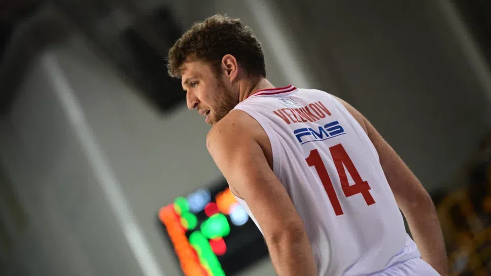 Олимпиакос оправда ролята си на фаворит в четвъртфиналния сблъсък с