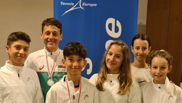 Димитър Топчийски до 14 г и Даниел Стоянов до 12