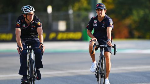  Перес предизвести Ред Бул за техническите проблеми 