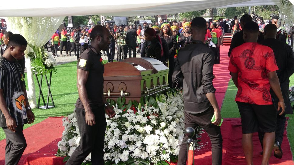 Хиляди се простиха в Гана с Кристиан Атсу
