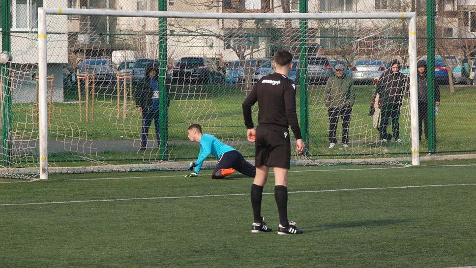 Поморие елиминира Нефтохимик след дузпи