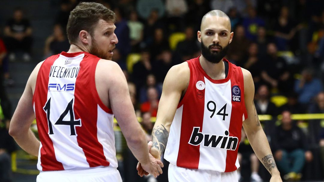 Олимпиакос и Везенков с нова убедителна победа в Гърция