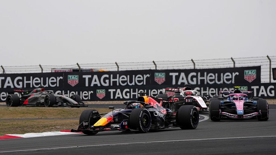 По-високото тегло ли дърпа Ред Бул назад?