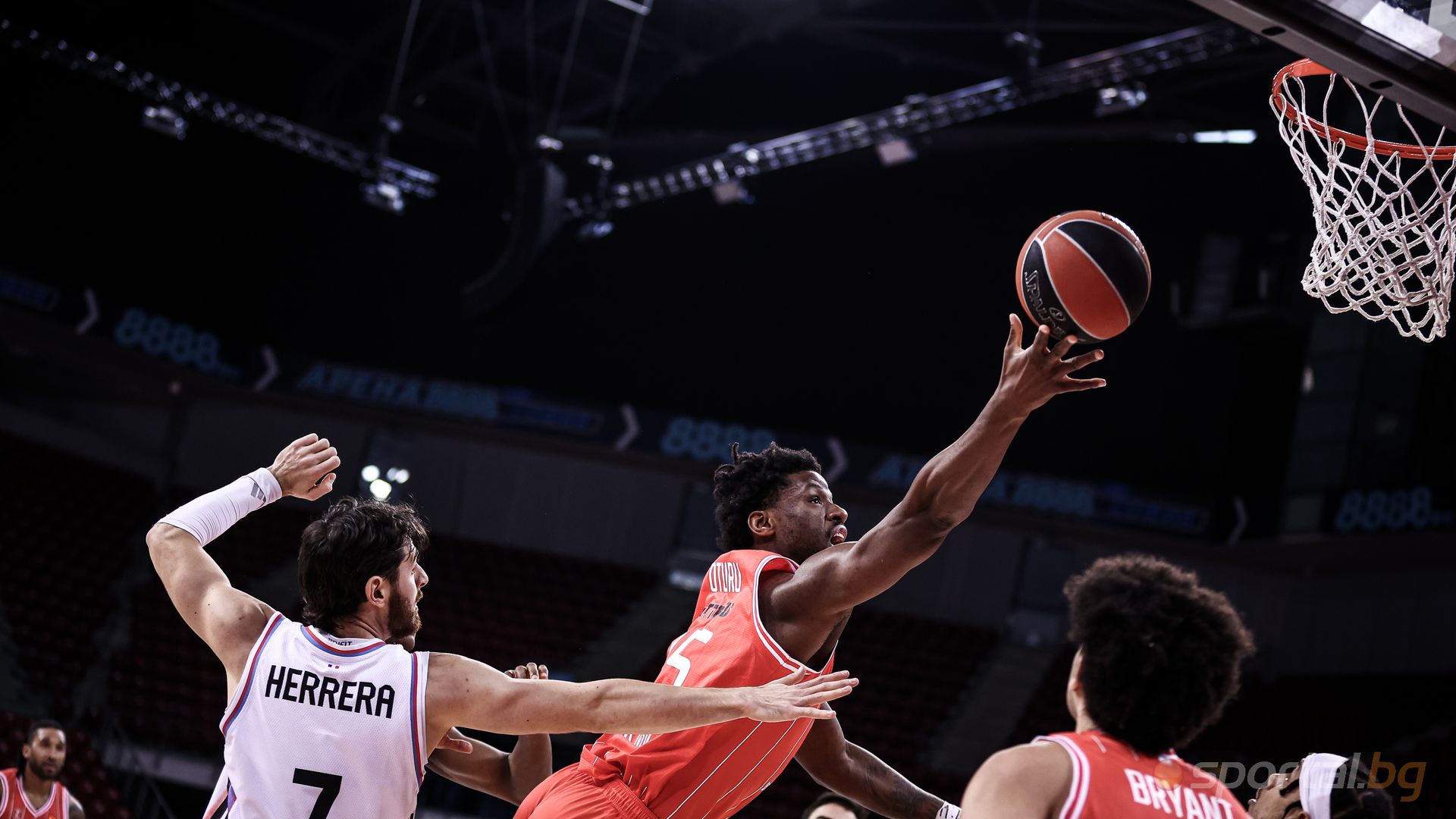 Апоел Тел Авив 93:82 Париж II