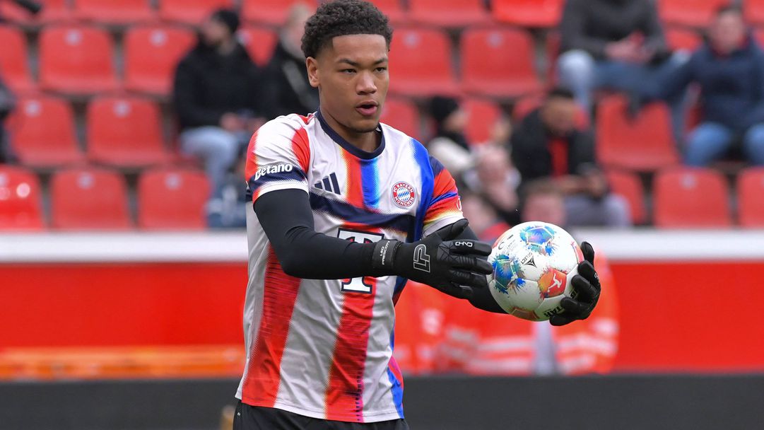 16-годишният вратар на Байерн ще се възползва от специална вратичка в законите, която бе приложена и за Ямал