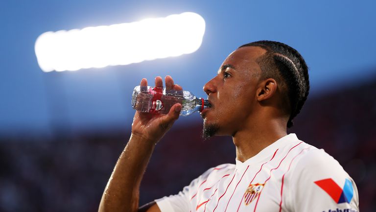 В Барселона не са се отказали от Кунде