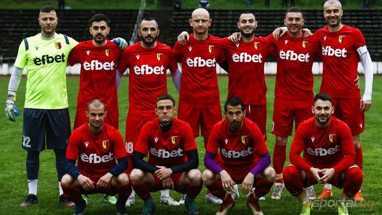 Утре Черноломец Попово играе в Нови пазар срещу местния Ботев