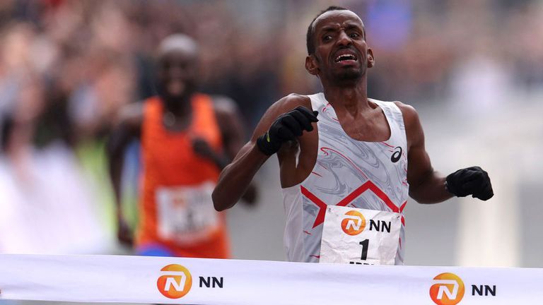 Световният и олимпийски бронзов медалист Башир Абди спечели маратона на