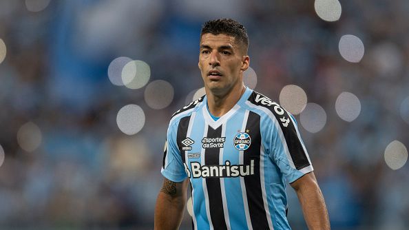 Луис Суарес пропусна дузпа при дебюта си за Гремио в бразилската Серия А