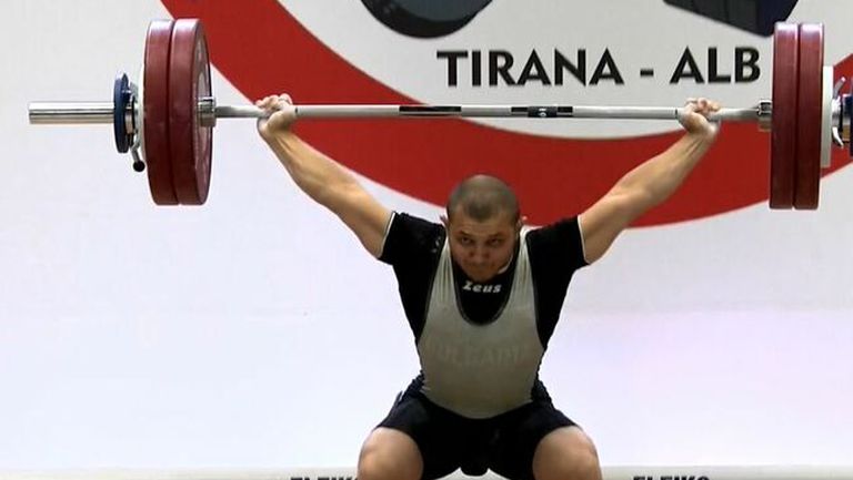 Българският състезател Валентин Генчев спечели бронзов медал в изтласкването на