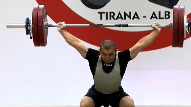 Валентин Генчев спечели бронзов медал в изтласкването в категория до 67 кг