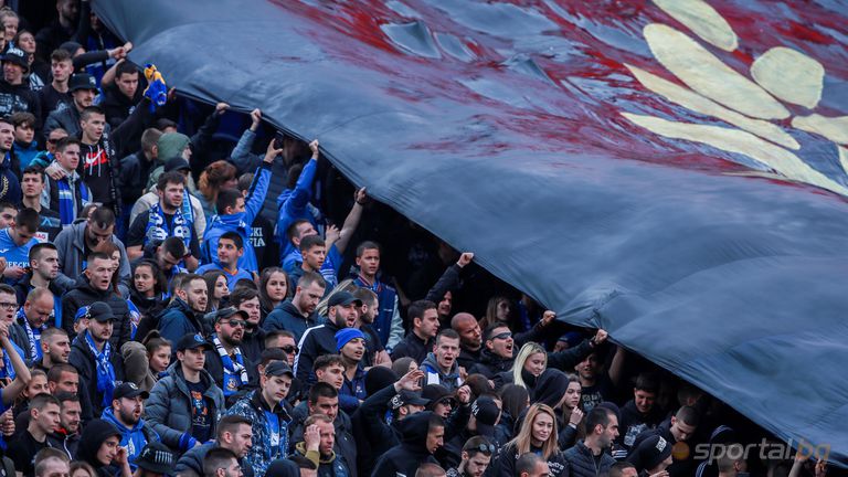 Сините фенове изкупиха билетите в сектора за гости на стадион