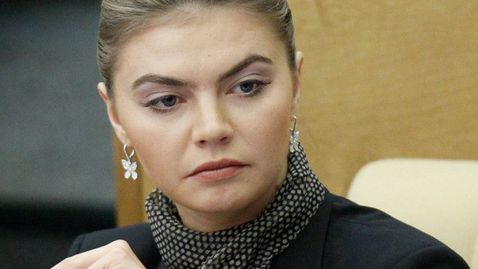  Алина Кабаева: Пуснете ни със знамето и химна 