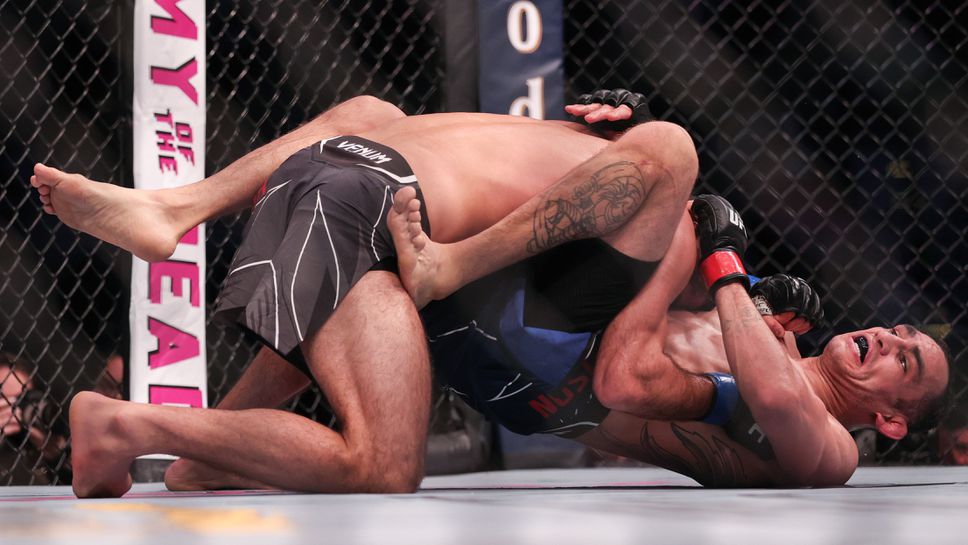 Дариуш: Коляното на Тони изпука, но той е зомби