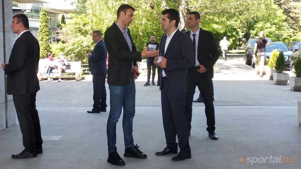 Димитър Бербатов се срещна с премиера Кирил Петков