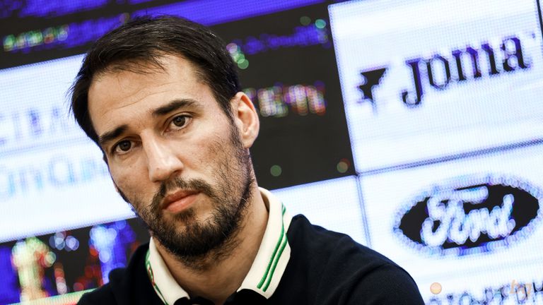  Ивелин Попов може да вземе присъединяване в контролата със Септември (София) 