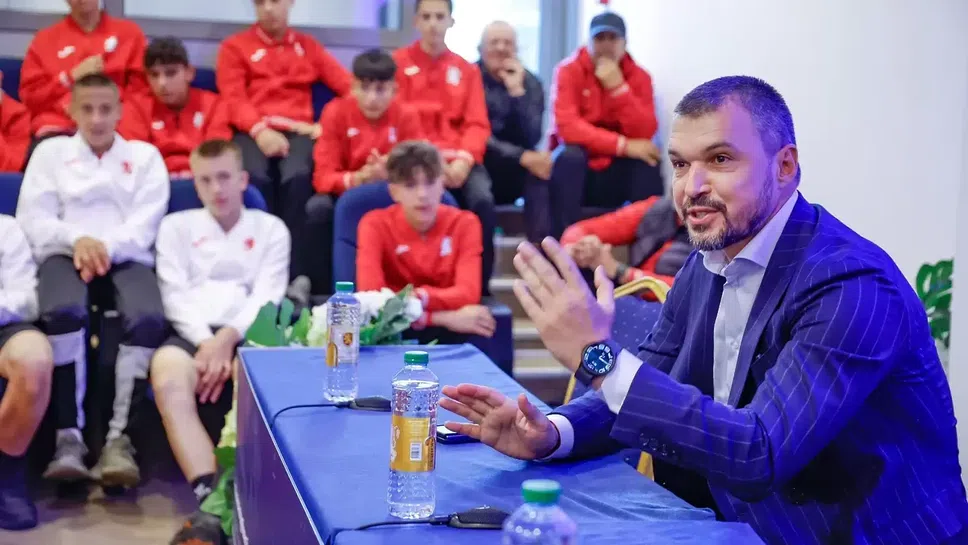 Божинов към млади таланти: Бъдещето на родния футбол е във вашите крака