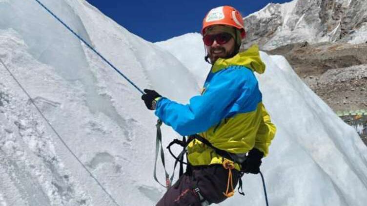 Румънският алпинист Адриан Ахрицкулесей покори Еверест